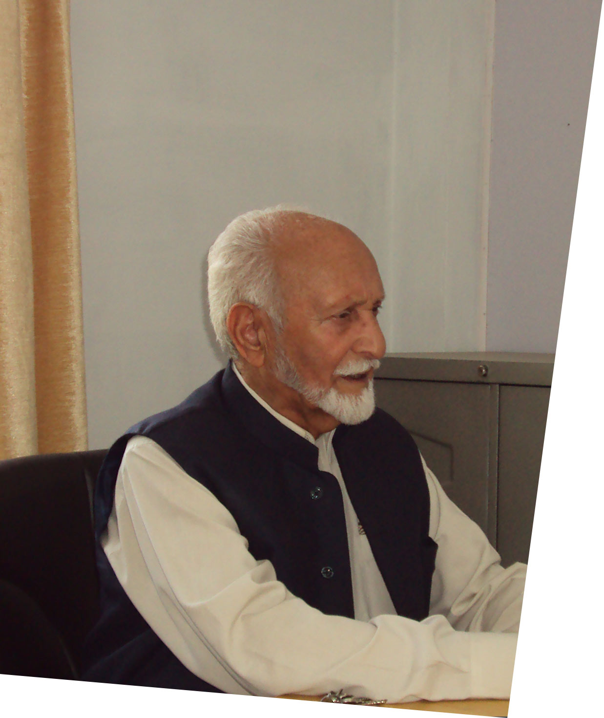 https://hafizfoundation.org.pk/wp-content/uploads/2020/05/section-4.jpg
